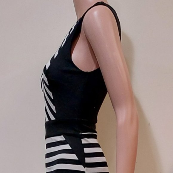 ๐ฅCHIC & SEXY๐ฅ Striped Bodycon Mini Cocktail Dress in Black & White - Picture 13 of 16
